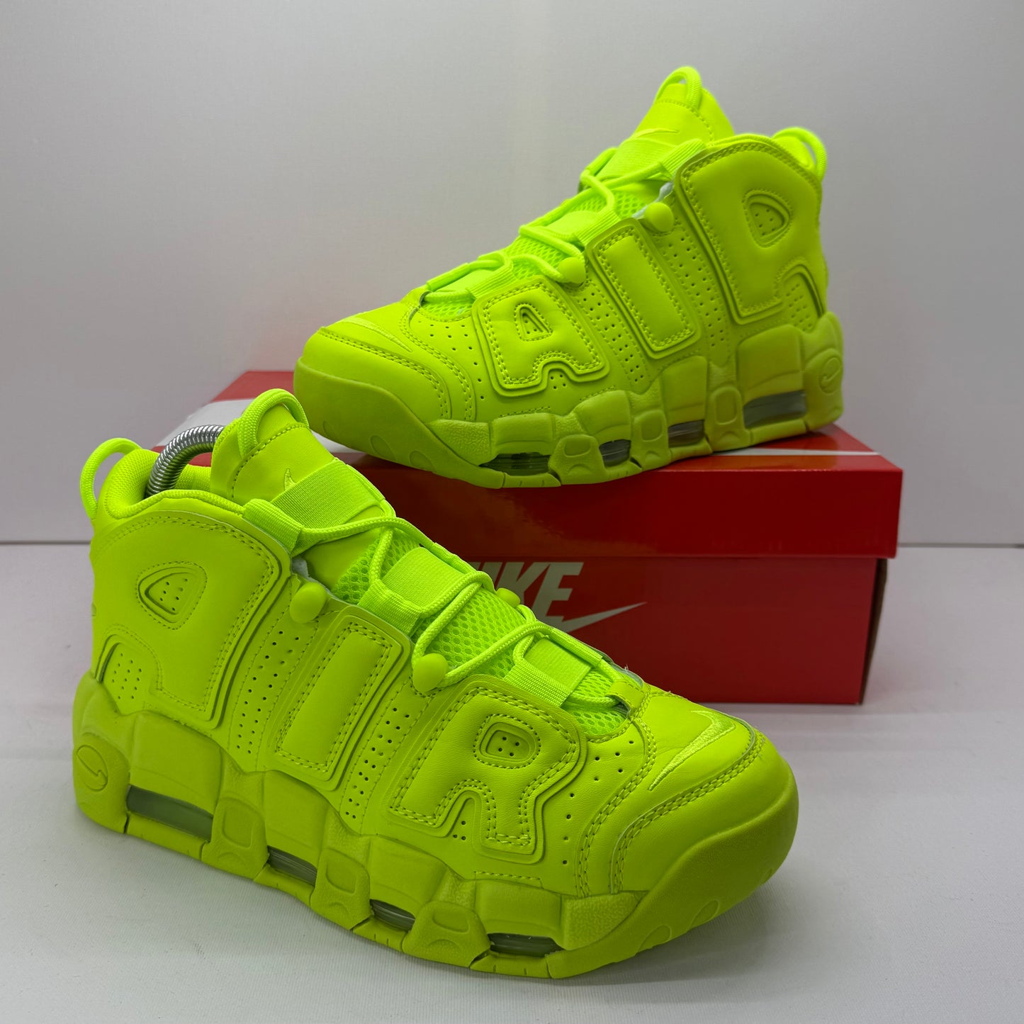 NIKE UPTEMPO 2024