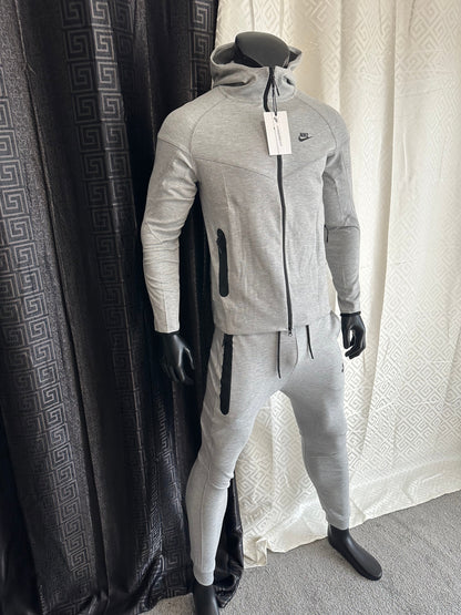 CHÁNDAL NIKE TECH “GREY 2024”