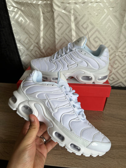 Nike tn “ALL WHITE”