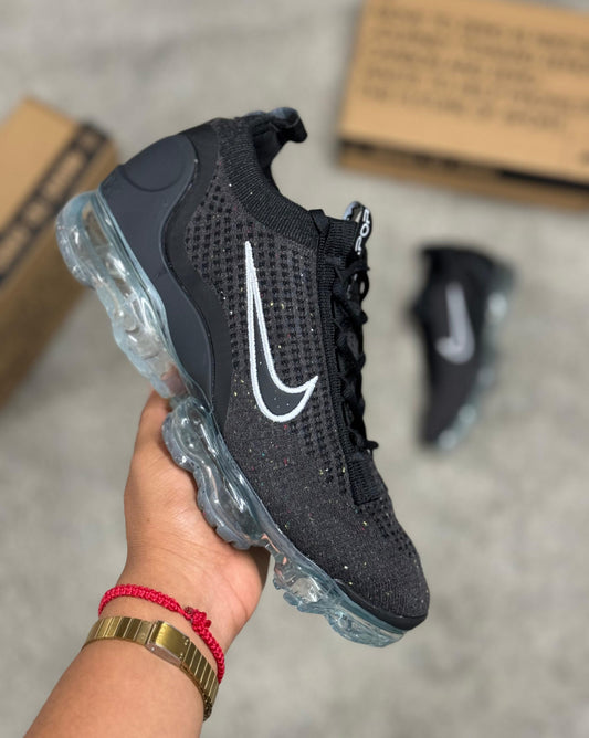 NIKE VAPORMAX NEGRO Y BLANCO